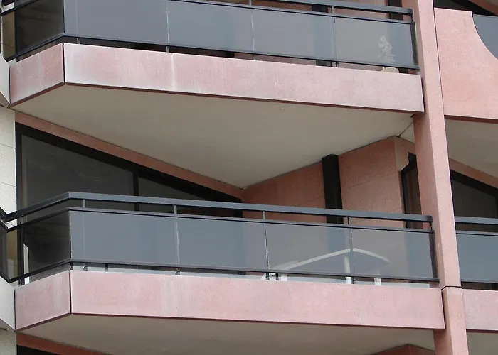 With Seaview 公寓 *